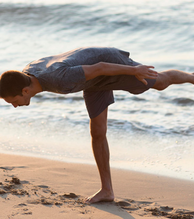 YOGA EN LA PLAYA DE LA MALAGUETA